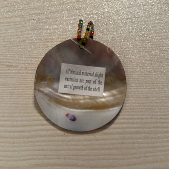 Hand Painted clam shell - Picture 2 of 2